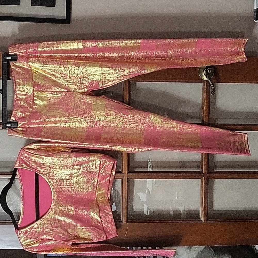 Workout top and leggings bottoms